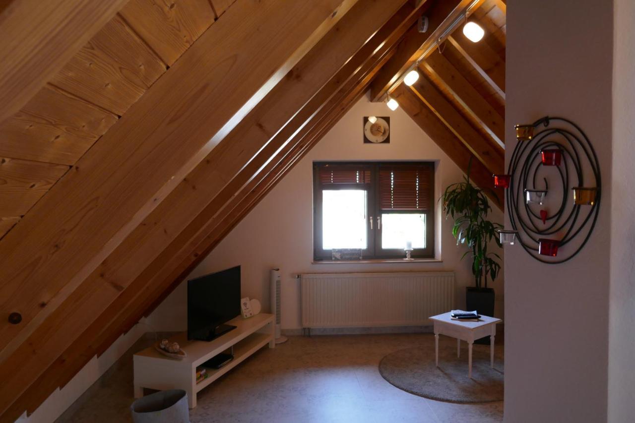 Moderne 2 Zi - Fewo Weinbergliebe Am Tuniberg Zwischen Freiburg Und Frankreich Merdingen Bagian luar foto